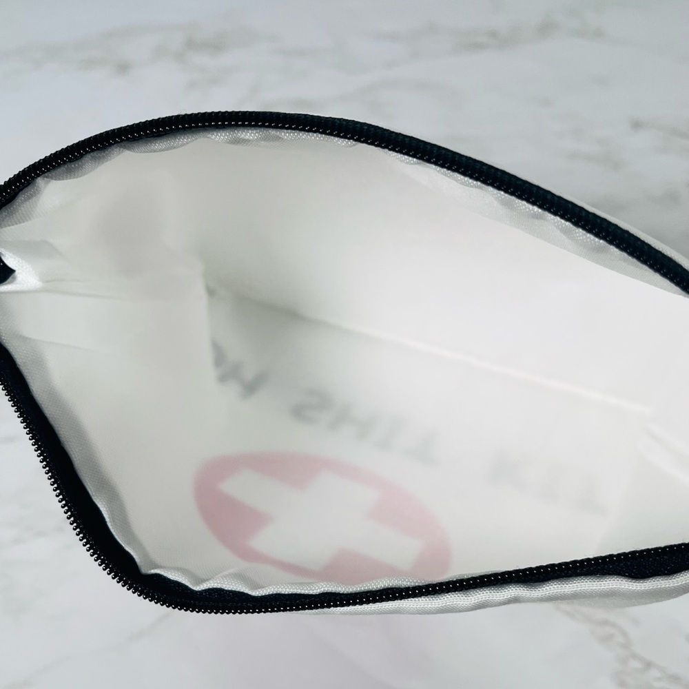 First Aid Pouch With Heart Zipper Pull - Picture 9 of 10